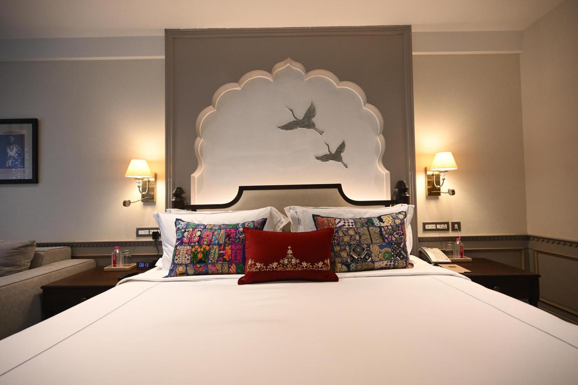 Deluxe Room - Enjoy 20% on all hotel services,90 mins SPA at the cost of 60 mins, 4 pints of beer on arrival,4 Pcs of laundry, 1+1 on selected beverages at Sheesh Mahal (12PM-6PM), Complimentary Evening Hi Tea